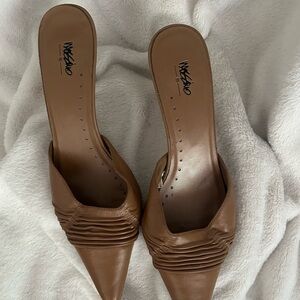 Mossimo, 10M  Tan mules. 4” heel. Gently worn, heels in great shape.